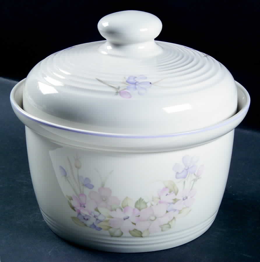 Chelsea 2.5 Qt Round Covered Casserole by Royal Doulton-1