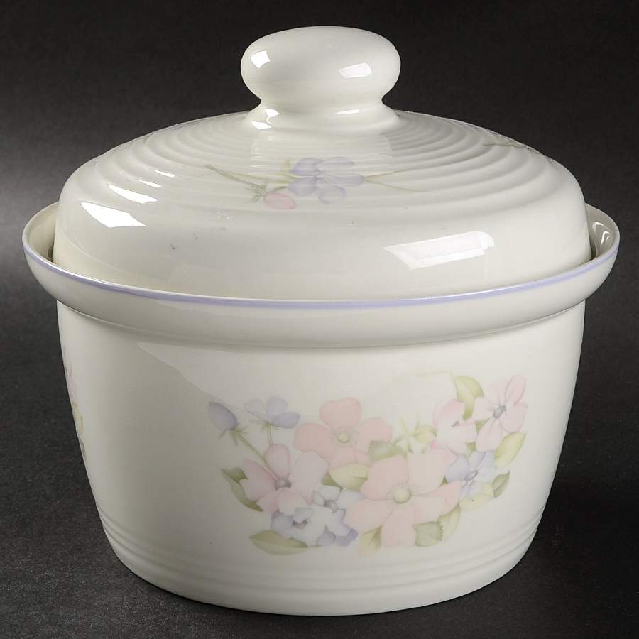 Chelsea 1.5 Qt Round Covered Casserole by Royal Doulton-1