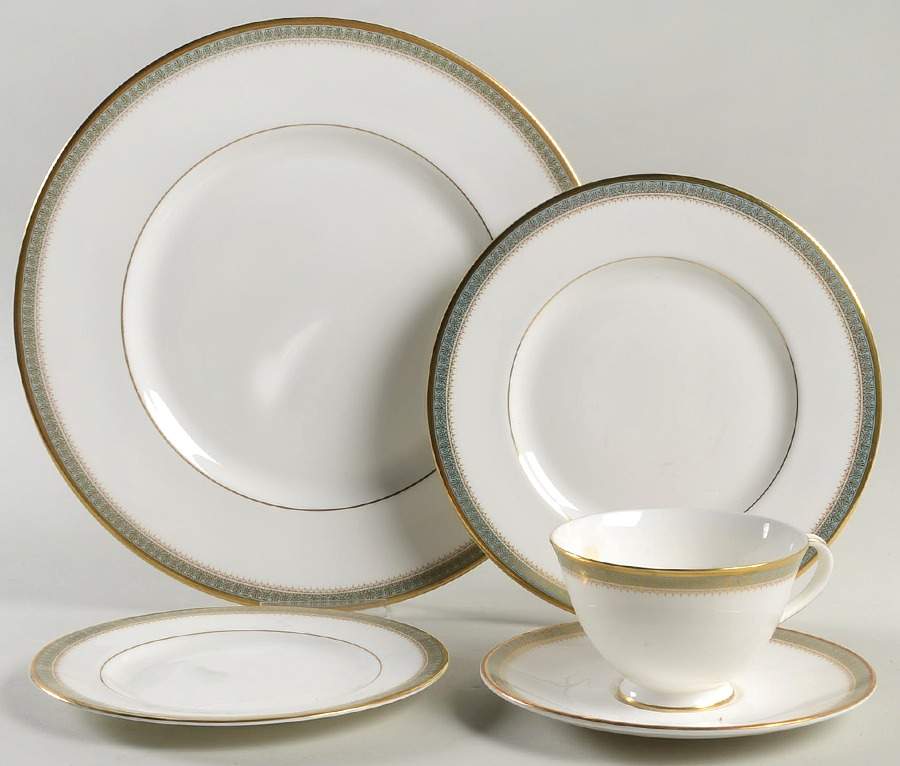 Clarendon 5 Piece Place Setting by Royal Doulton-1