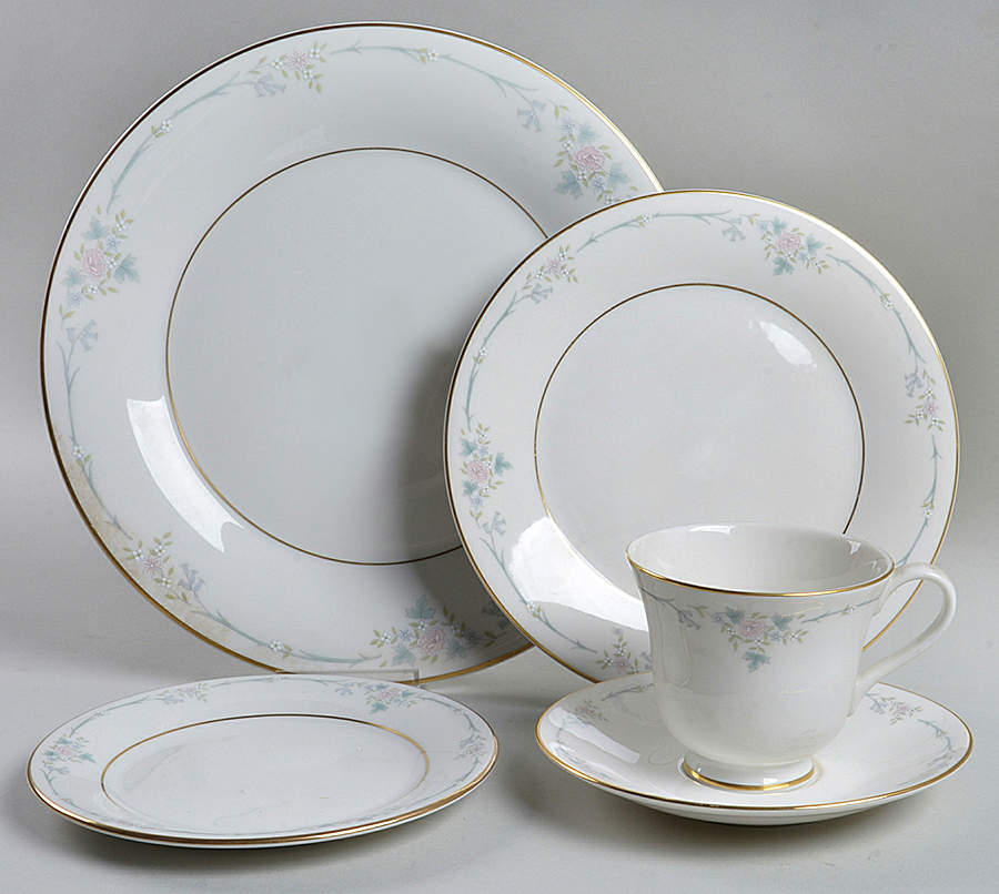 Classique 5 Piece Place Setting by Royal Doulton-1