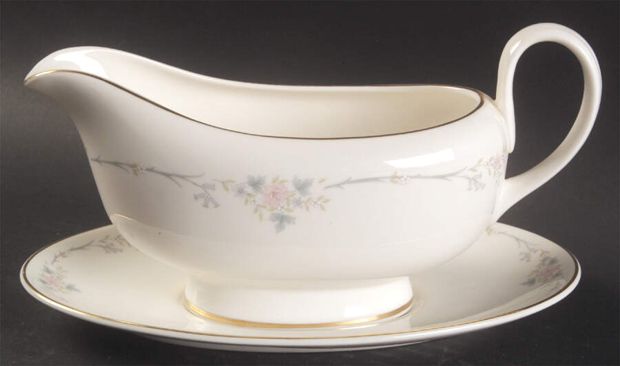 Classique Gravy Boat & Underplate by Royal Doulton-1