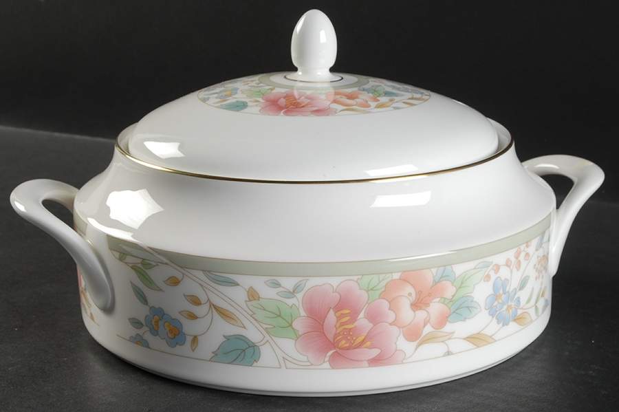 Claudia Round Covered Vegetable by Royal Doulton-1