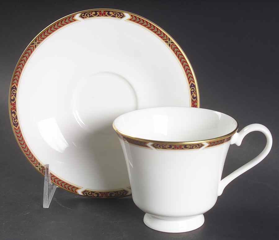 Connaught Footed Cup & Saucer Set by Royal Doulton-1