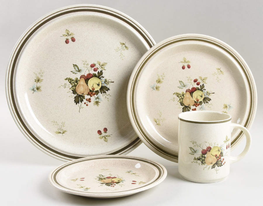 Cornwall (Rim, Double Green Trim) 4 Piece Place Setting by Royal Doulton-1