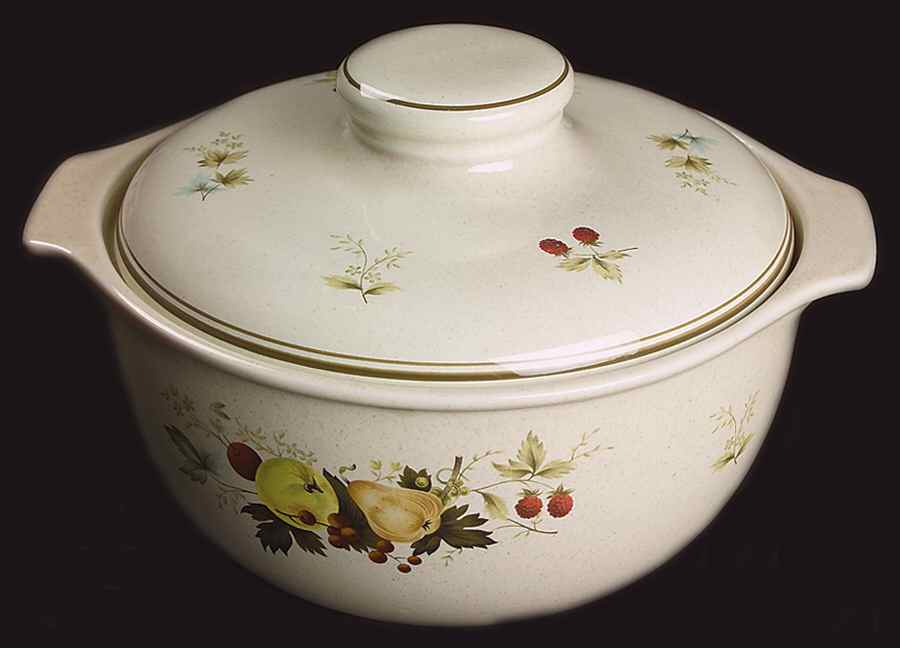 Cornwall (Rim, Double Green Trim) 2 Qt Round Covered Casserole by Royal Doulton-1