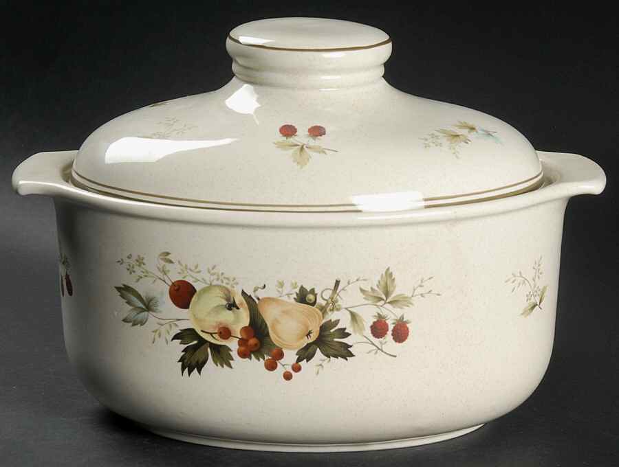 Cornwall (Rim, Double Green Trim) 2.5 Qt Oval Covered Casserole by Royal Doulton-1