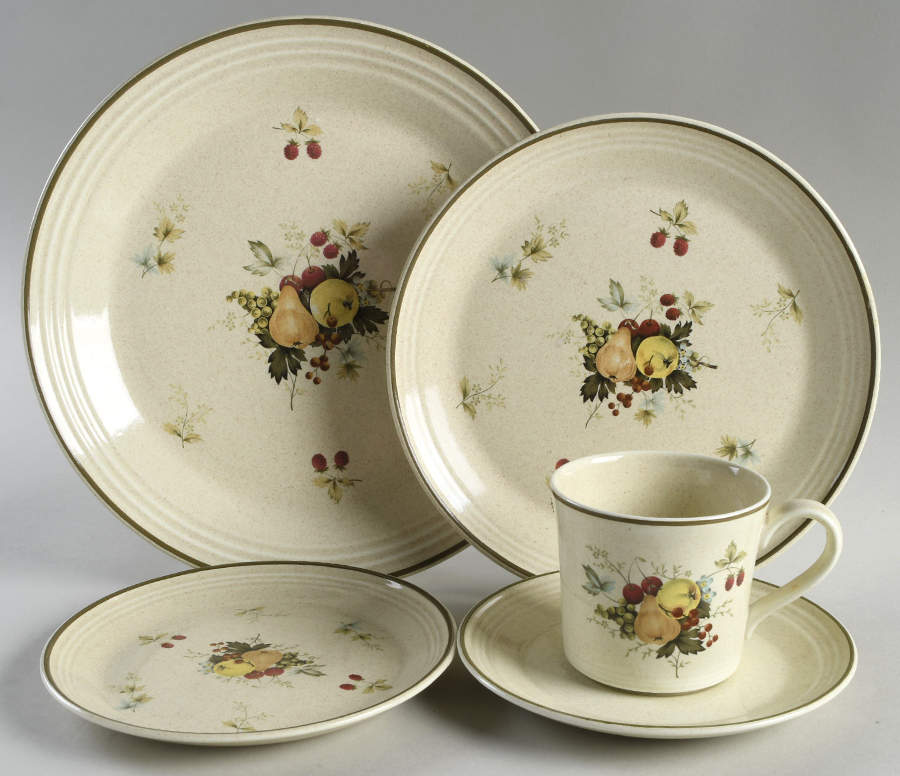 Cornwall (Coupe, Single Line Green Trim) 5 Piece Place Setting by Royal Doulton-1