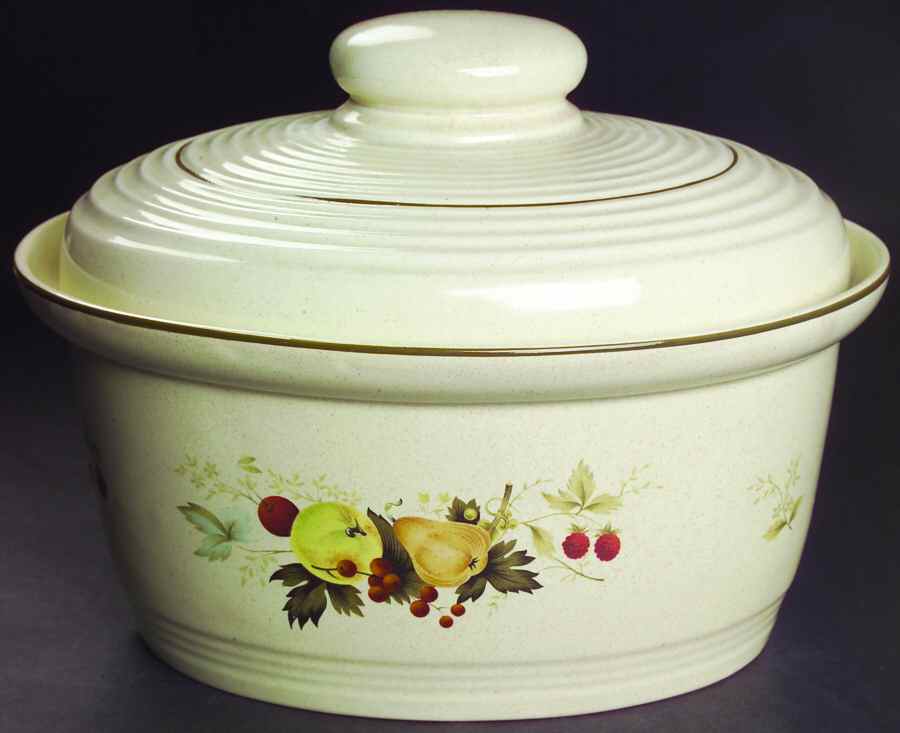 Cornwall (Coupe, Single Line Green Trim) 2 Quart Oval Covered Casserole by Royal Doulton-1