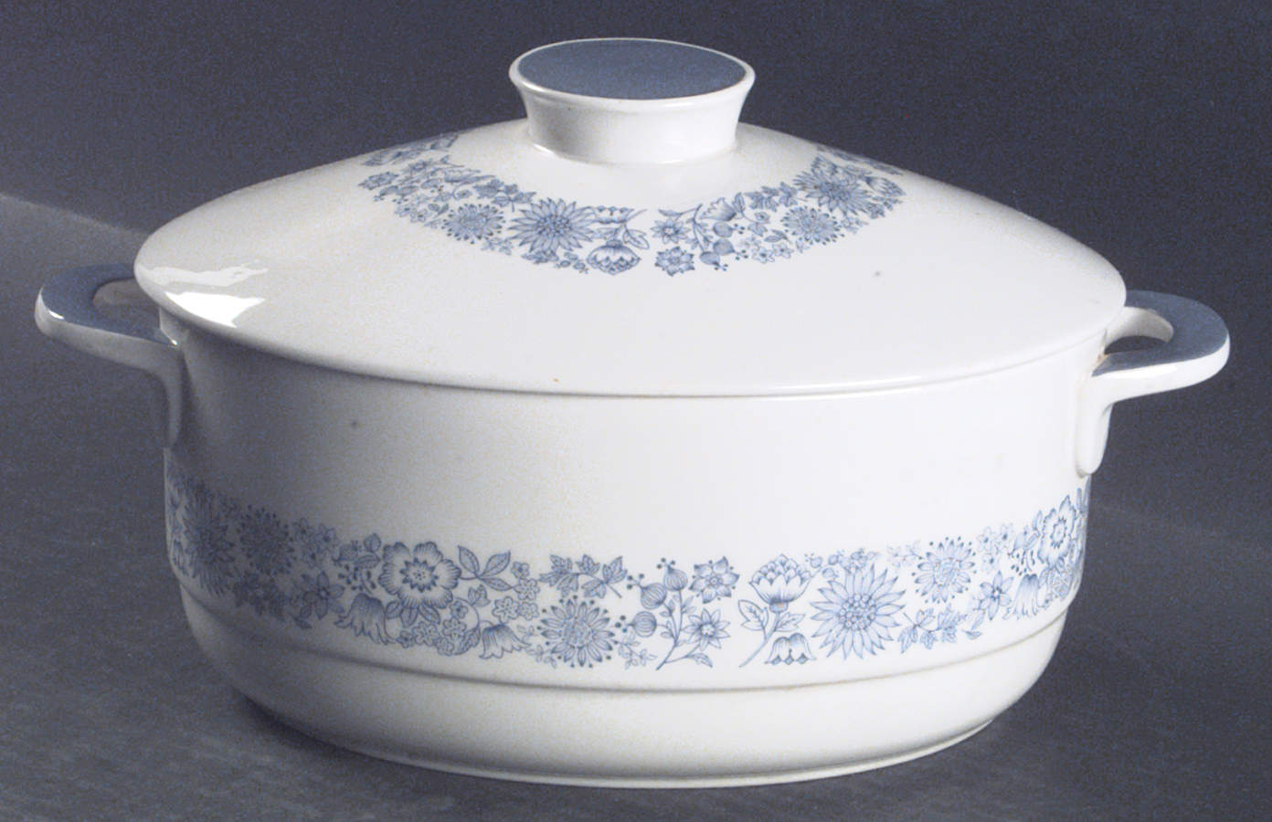 Cranbourne 2 Quart Oval Covered Casserole by Royal Doulton-1