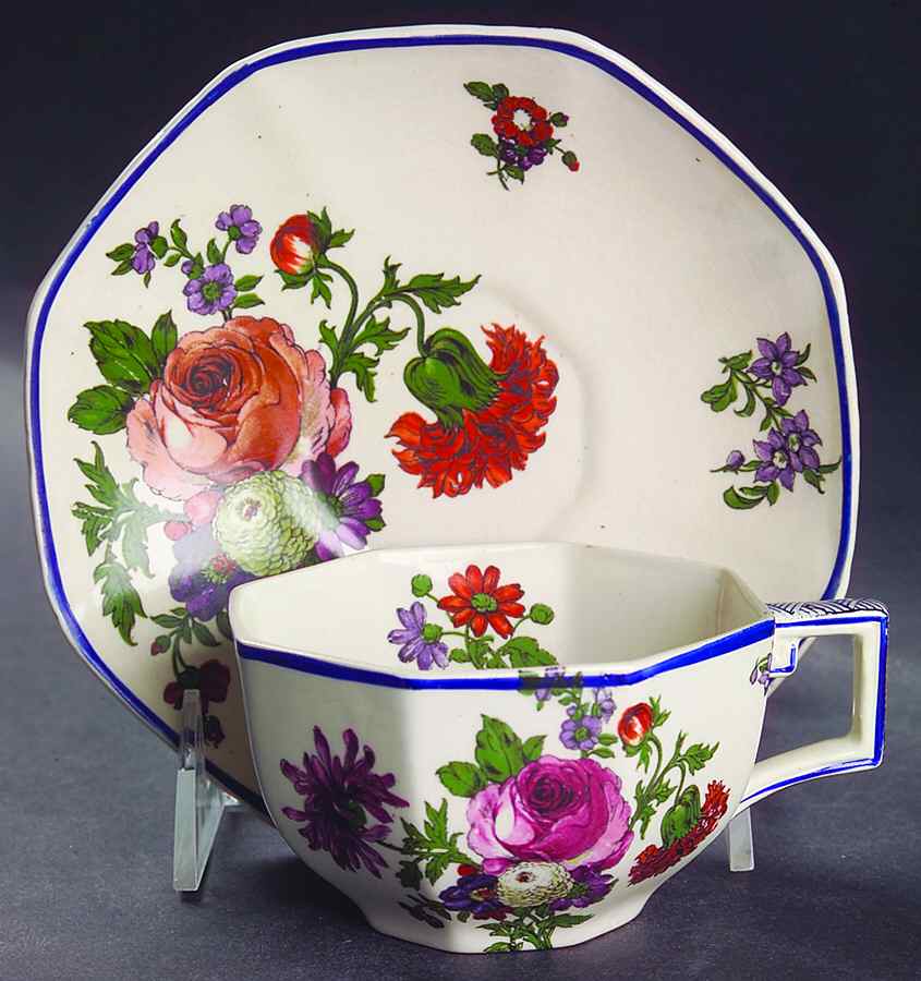 D3823 Flat Cup & Saucer Set by Royal Doulton-1