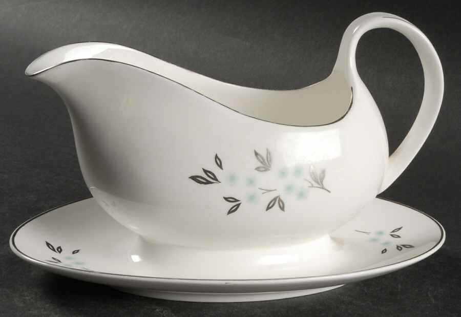 Delphian Gravy Boat with Attached Underplate by Royal Doulton-1