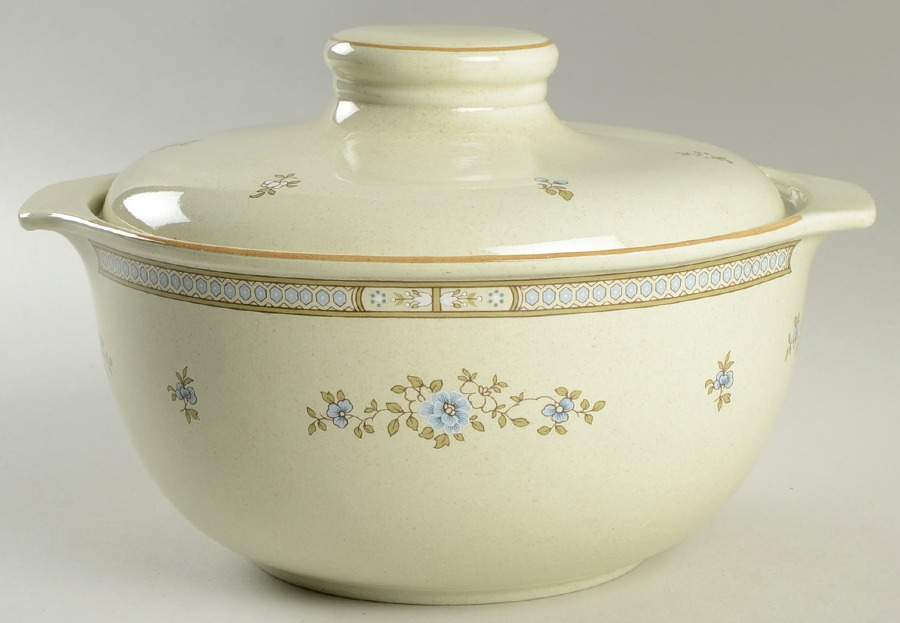 Dorset 2 Qt Round Covered Casserole by Royal Doulton-1