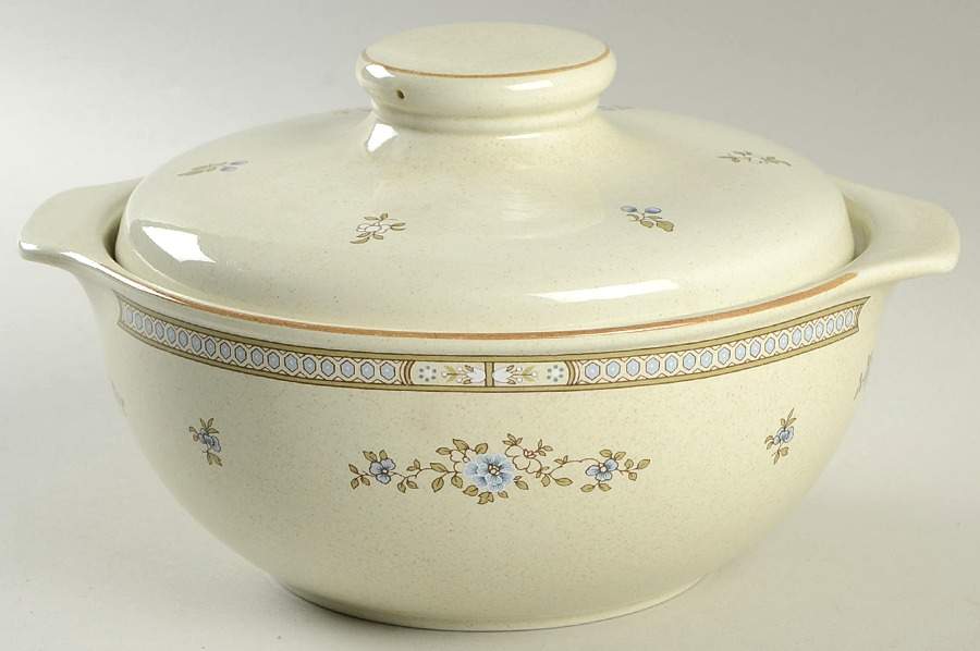 Dorset 1 Qt Round Covered Casserole by Royal Doulton-1