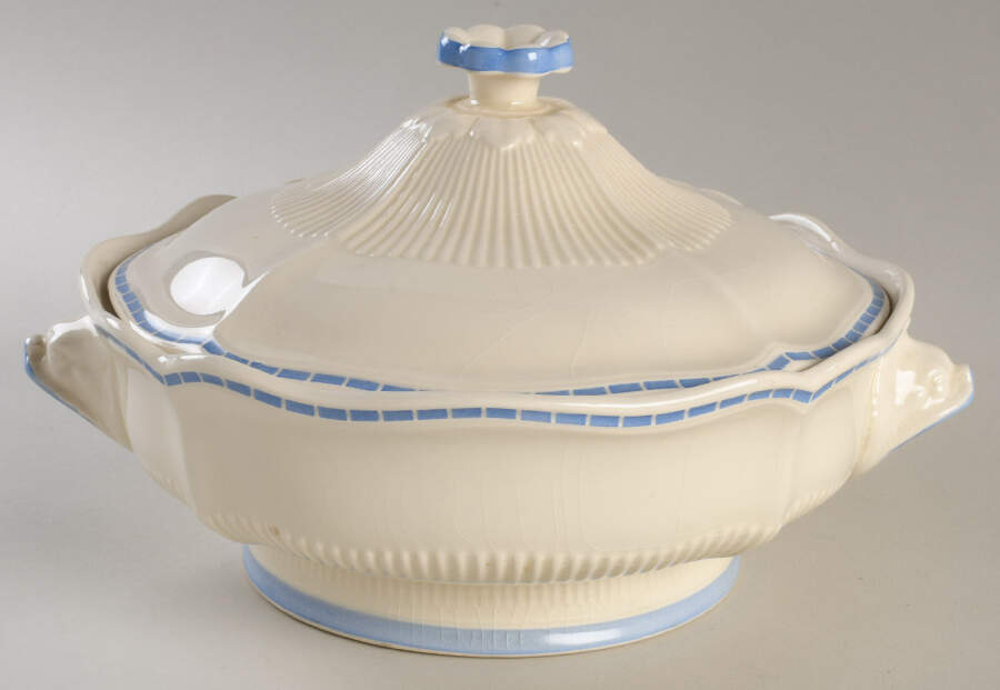 The Durham Round Covered Vegetable by Royal Doulton-1