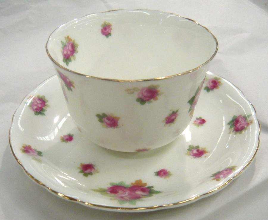 E3111 Footed Cup & Saucer Set by Royal Doulton-1