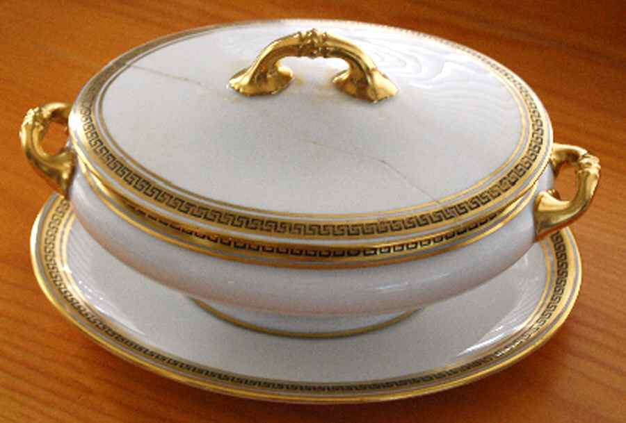 E4572 Gravy Boat & Lid w/Underplate by Royal Doulton-1