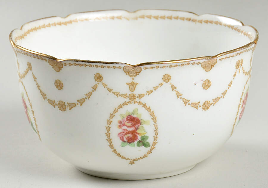 E5437 Cranberry Bowl by Royal Doulton-1