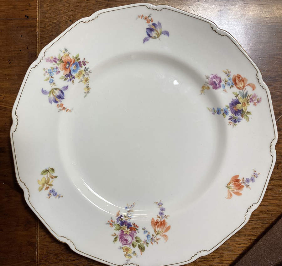 E5754 Dinner Plate by Royal Doulton-1