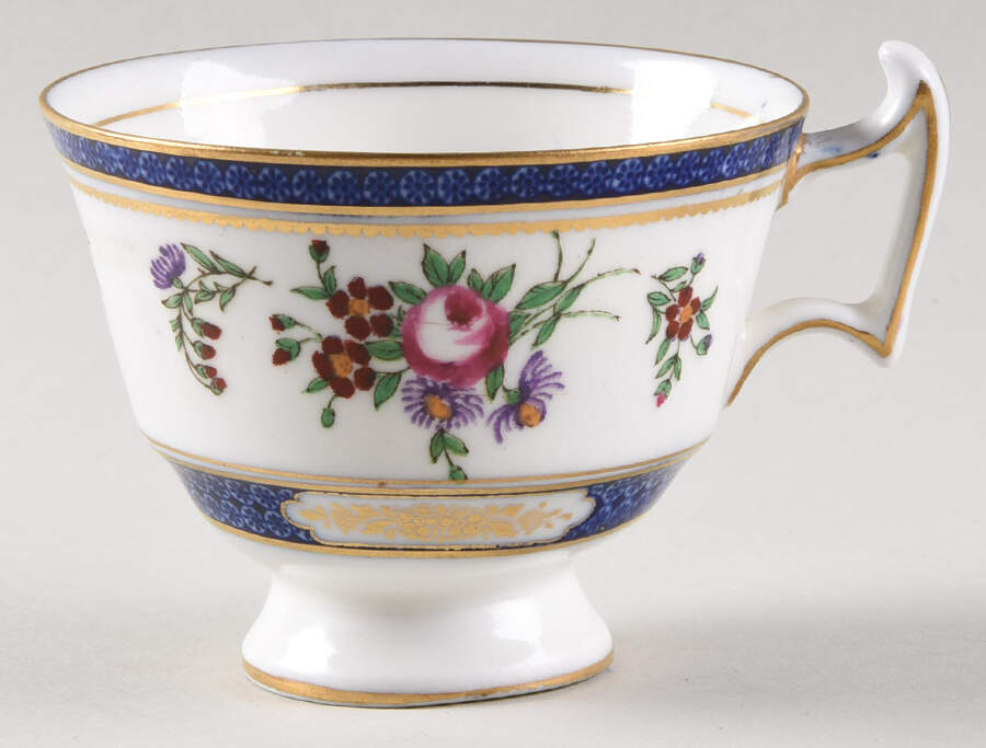 E8042 Footed Cup by Royal Doulton-1