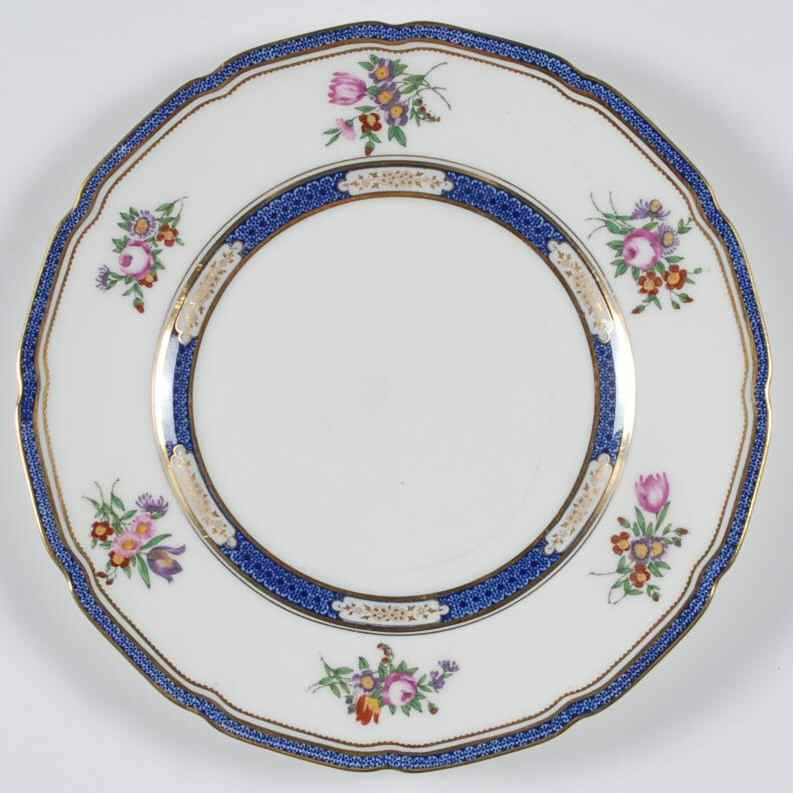 E8042 Luncheon Plate by Royal Doulton-1