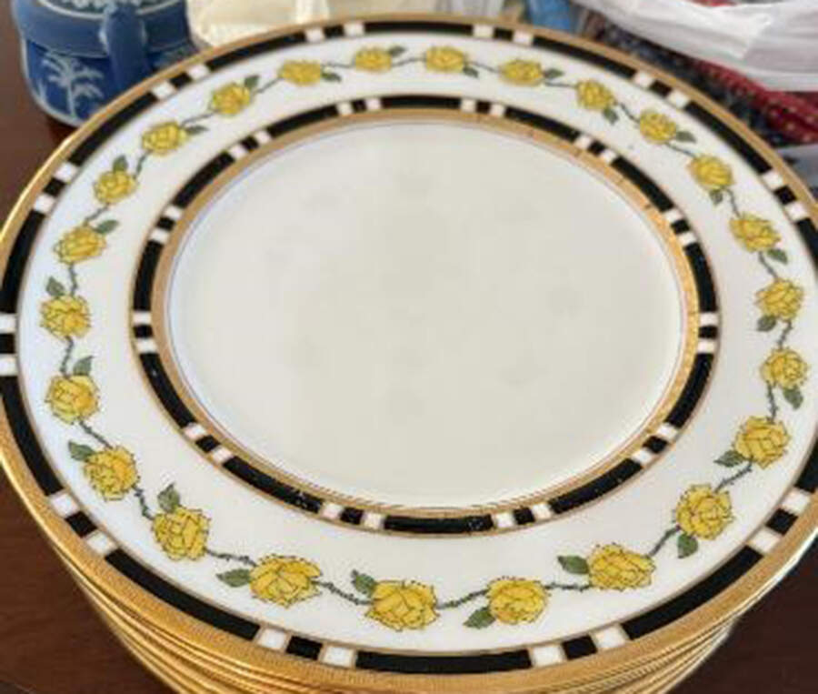 E9810 Dinner Plate by Royal Doulton-1