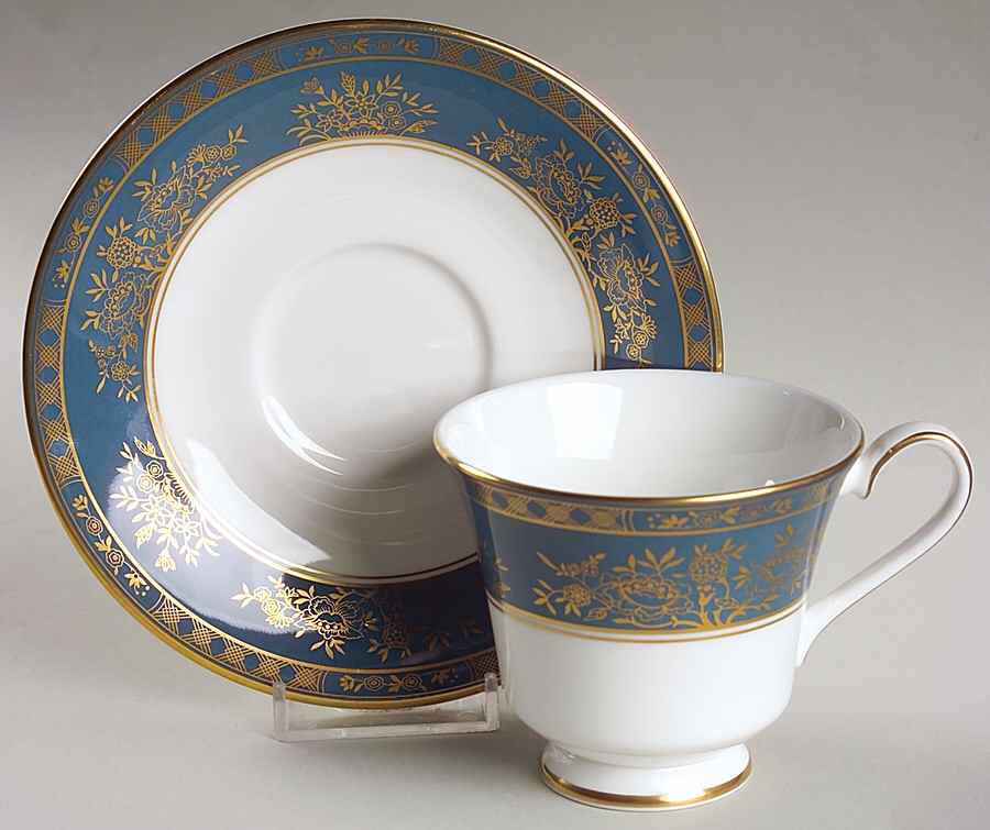 Earlswood Footed Cup & Saucer Set by Royal Doulton-1