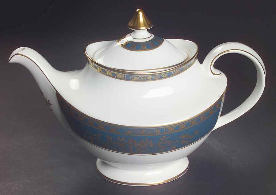 Earlswood Teapot & Lid by Royal Doulton-1