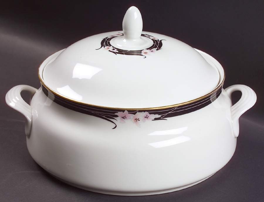 Enchantment Round Covered Vegetable by Royal Doulton-1