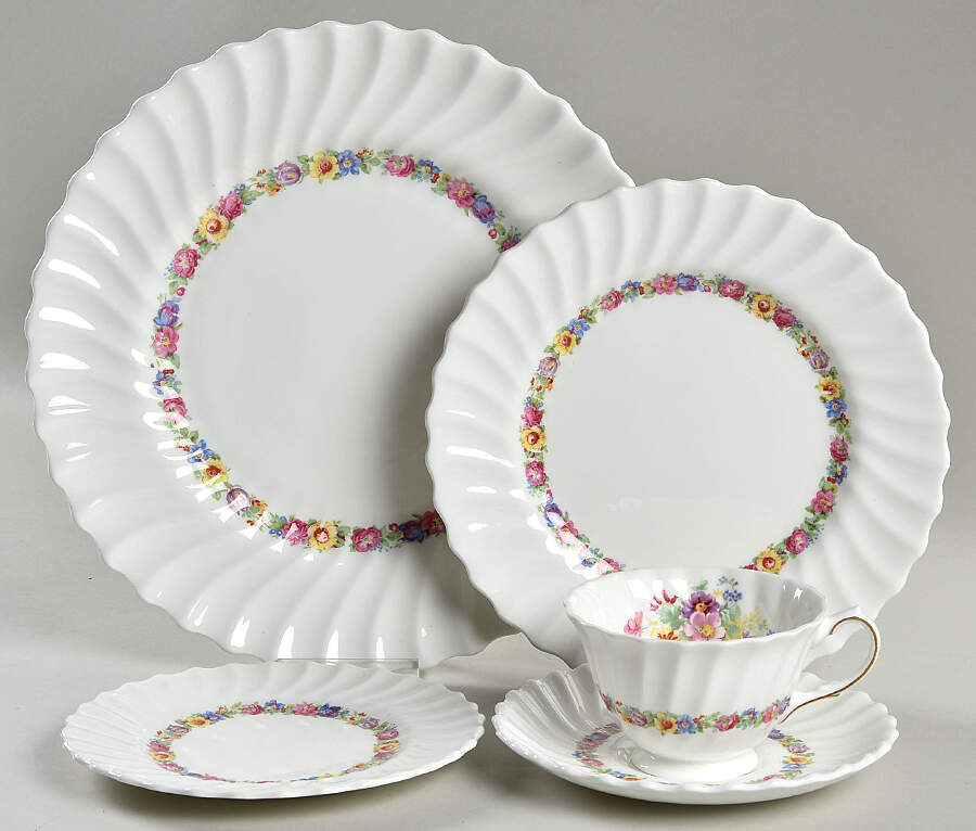 Evesham 5 Piece Place Setting by Royal Doulton-1