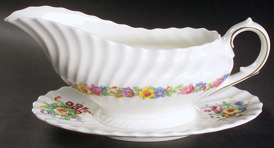 Evesham Gravy Boat & Underplate by Royal Doulton-1