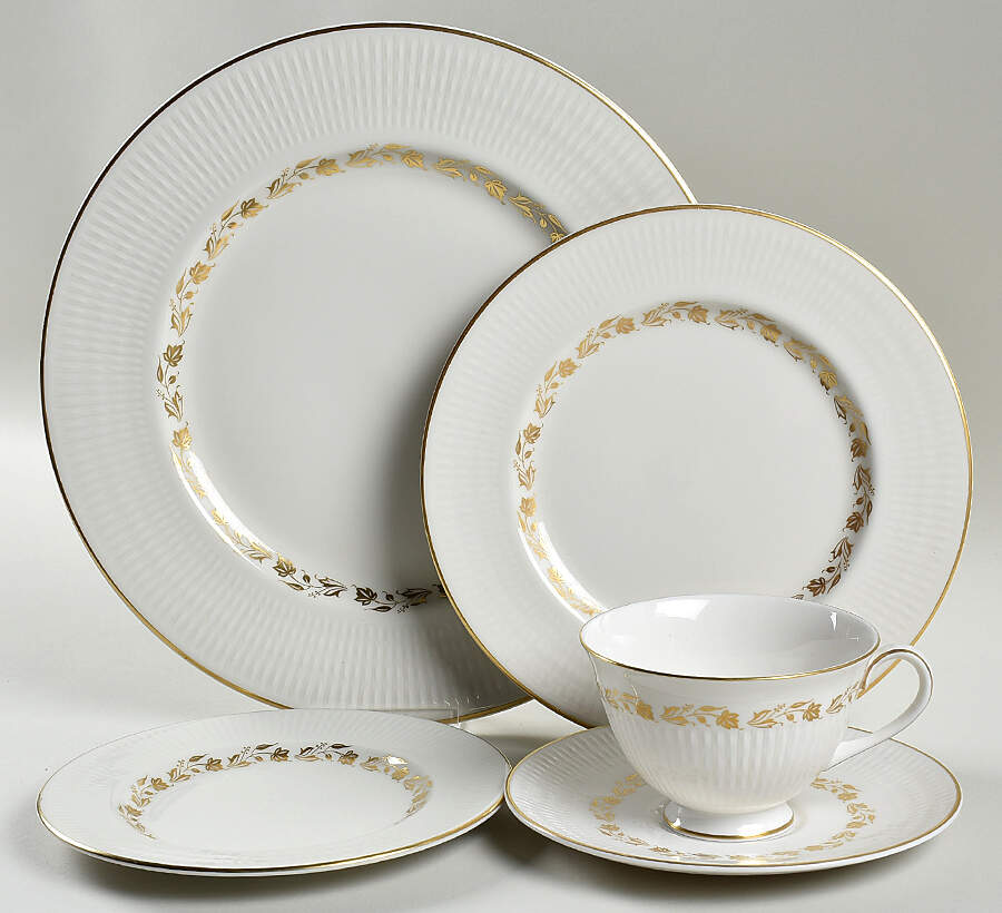Fairfax 5 Piece Place Setting by Royal Doulton-1