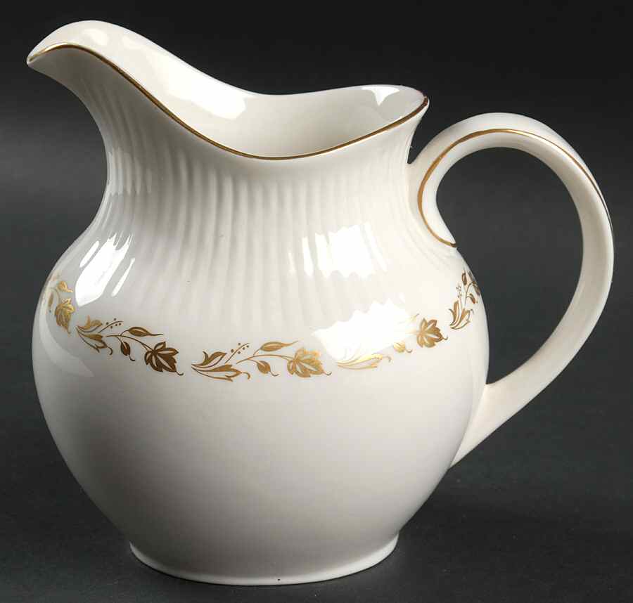 Fairfax 24 Oz Pitcher by Royal Doulton-1
