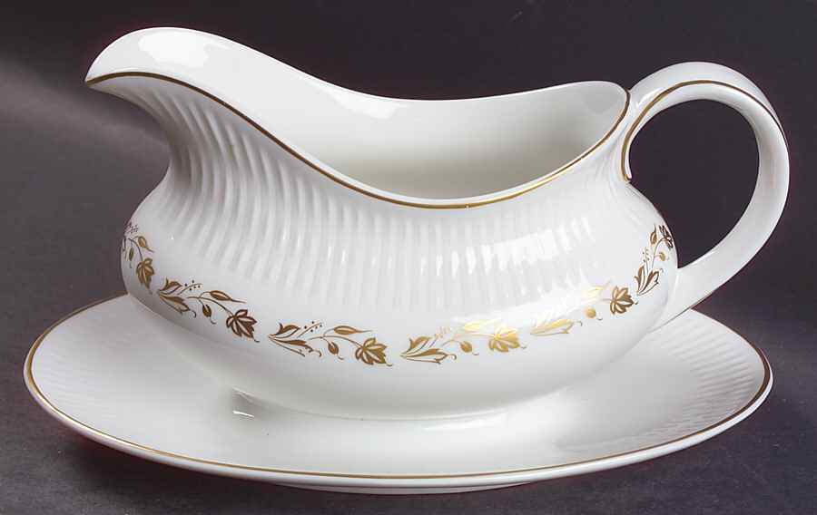 Fairfax Gravy Boat with Attached Underplate by Royal Doulton-1