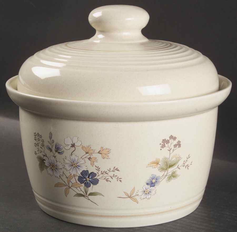 Fairford 2.5 Qt Round Covered Casserole by Royal Doulton-1