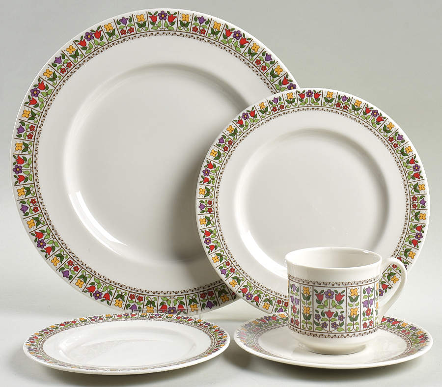 Fireglow 5 Piece Place Setting by Royal Doulton-1
