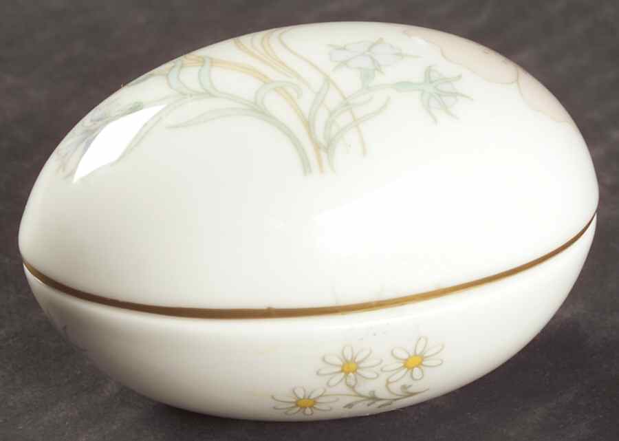 Flirtation Small Egg Box & Lid by Royal Doulton-1