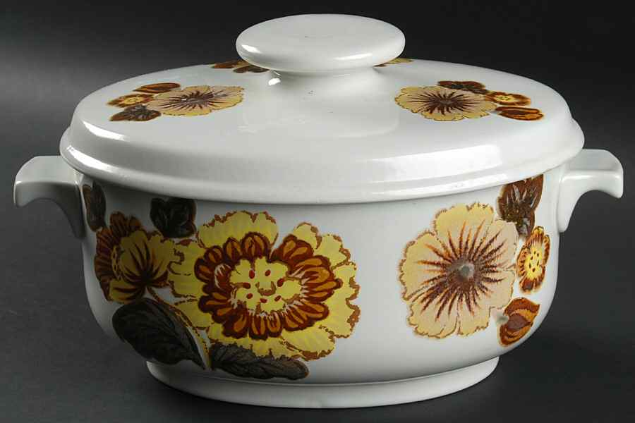 Forest Glen 2 Quart Oval Covered Casserole by Royal Doulton-1