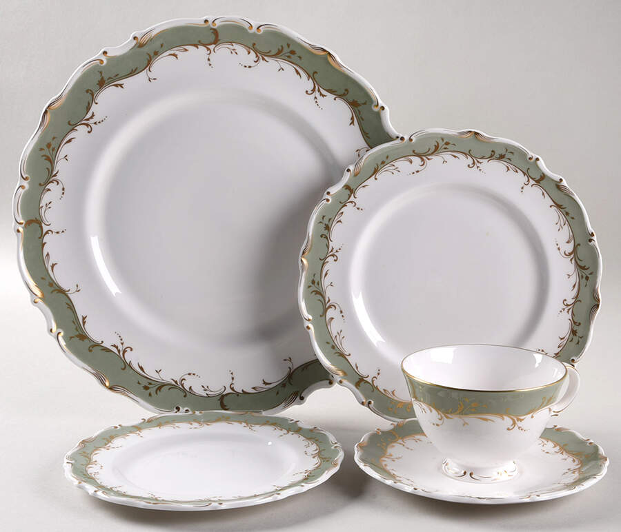 Fontainebleau Green 40 Piece Estate Set by Royal Doulton-1