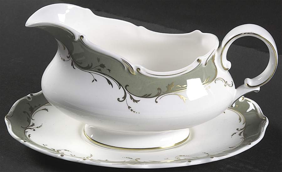Fontainebleau Green Gravy Boat & Underplate by Royal Doulton-1