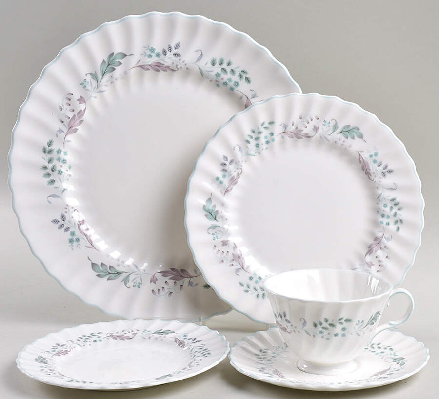 Glen Auldyn 40 Piece Estate Set by Royal Doulton-1