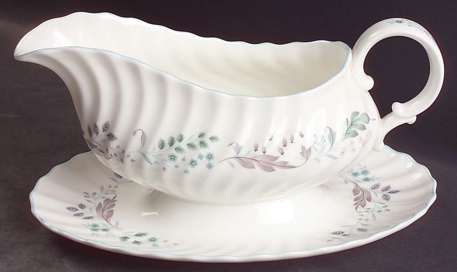 Glen Auldyn Gravy Boat with Attached Underplate by Royal Doulton-1