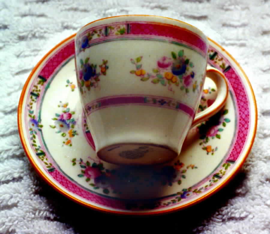 H1662 Flat Cup & Saucer Set by Royal Doulton-1