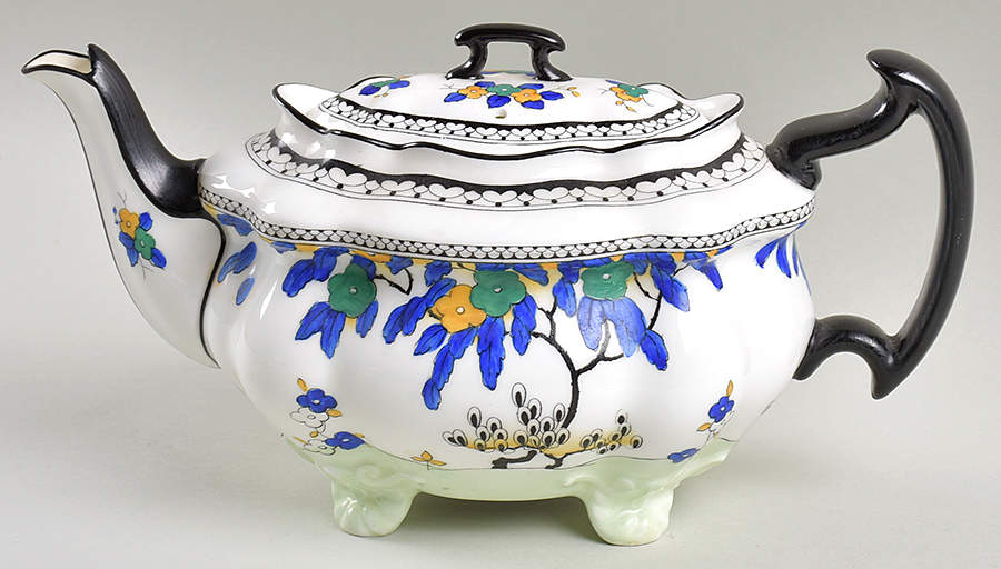 H1790 (Scalloped) Teapot & Lid by Royal Doulton-1