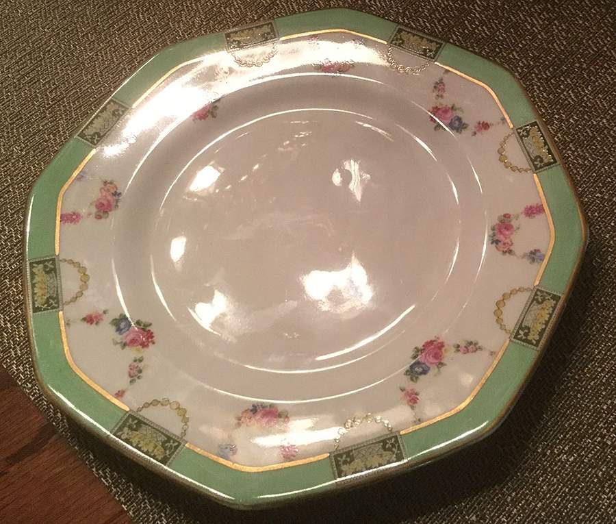 H211 Luncheon Plate by Royal Doulton-1