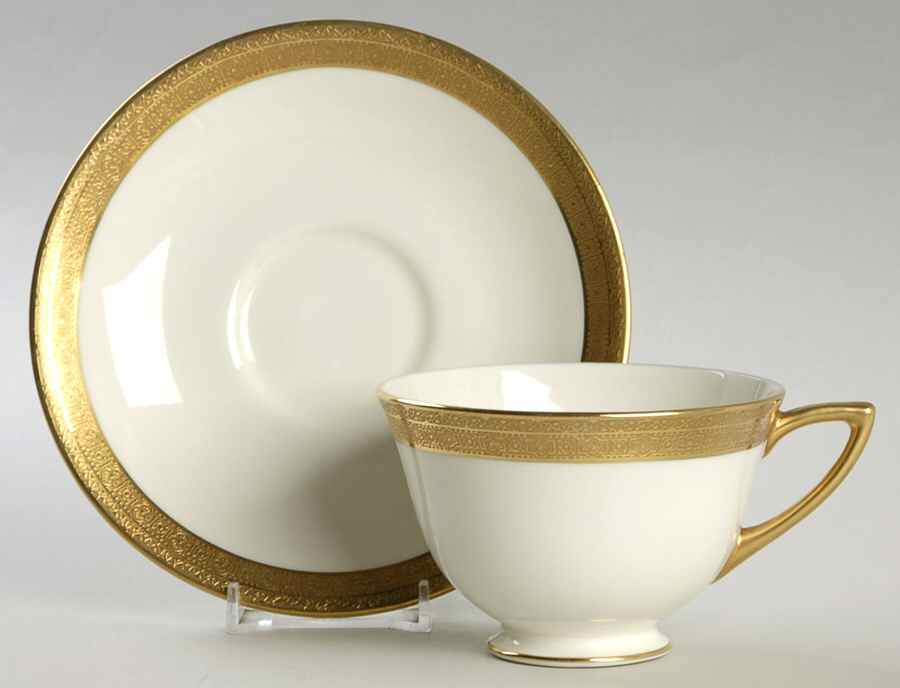 H2908 Footed Cup & Saucer Set by Royal Doulton-1