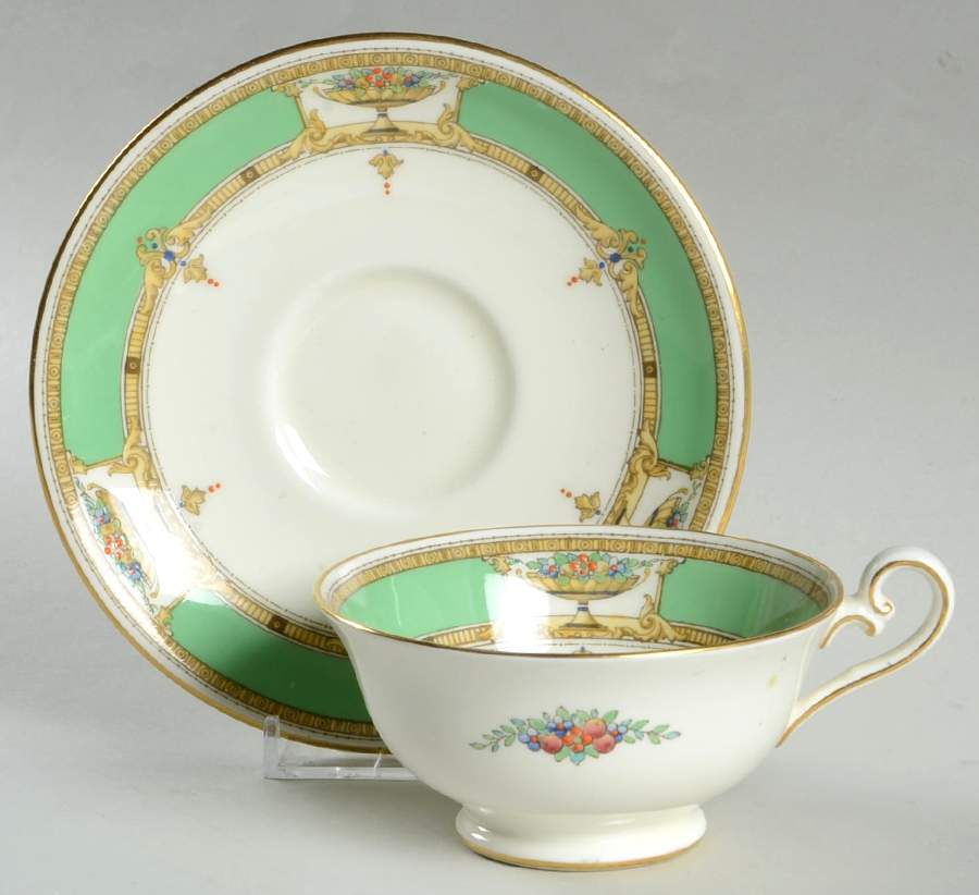 H3386 Footed Cup & Saucer Set by Royal Doulton-1