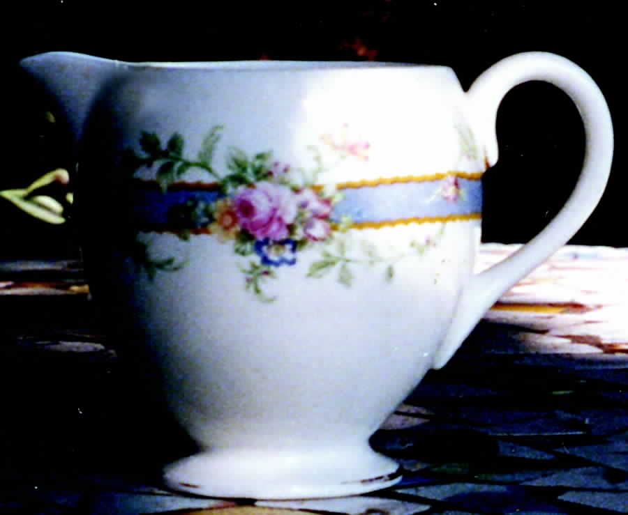 H4843 Creamer by Royal Doulton-1