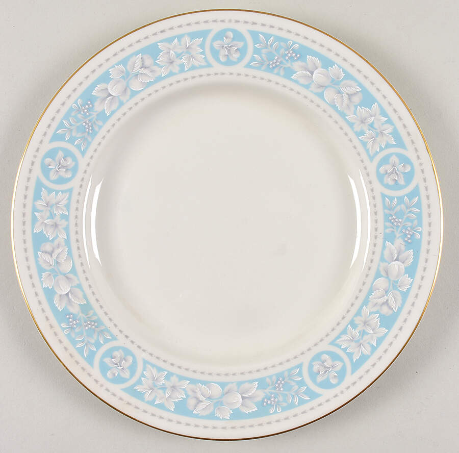 Hampton Court Dinner Plate by Royal Doulton-1