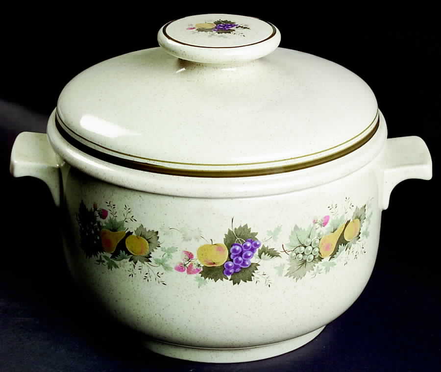 Harvest Garland (Rim) 1.25 Qt Round Covered Casserole by Royal Doulton-1