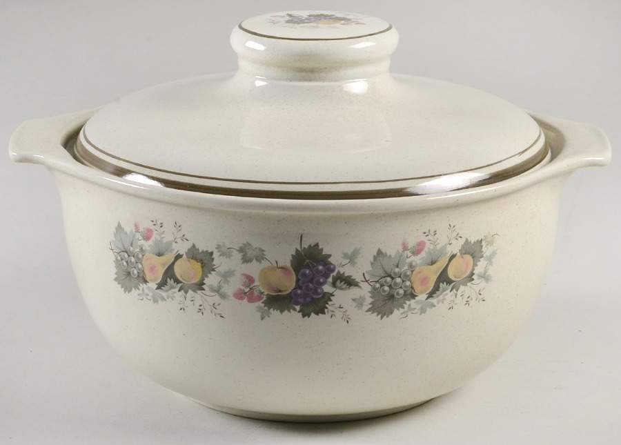 Harvest Garland (Rim) 2 Qt Round Covered Casserole by Royal Doulton-1